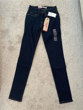 BNWT Levi's Women's Dark Indigo Skinny Jeans